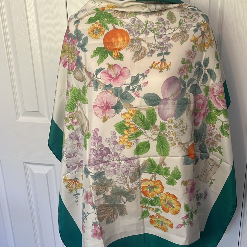 Gucci Blooms Silk Flora Garden Scarf - Picture 9 of 12